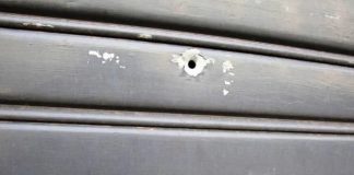 Cardito, paura nella notte: spari contro serranda locale