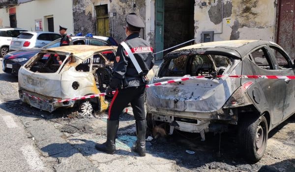 Torre del Greco, incendia 4 auto: Carabinieri arrestano piromane 47enne
