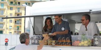 Piazza Garibaldi: ecco la “Cucina mobile” per pasti caldi ai senza dimora