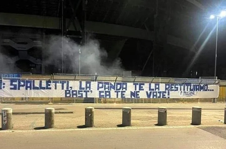 Calcio Napoli, striscione shock contro Spalletti