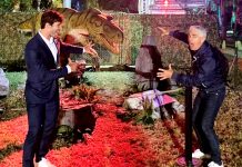 Biagio Izzo e Stefano De Martino affascinati per Living Dinosaurs nei Giardini Maria Carolina a Caserta