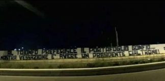 Calcio Napoli: striscione contro De Laurentiis