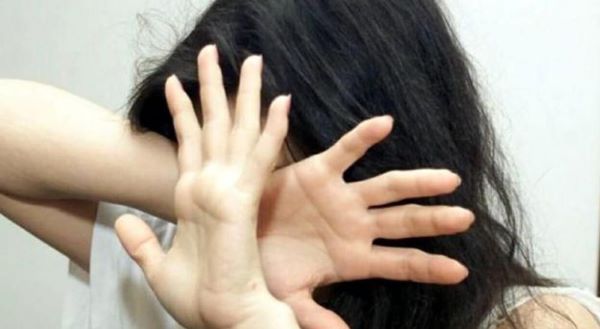 Giugliano, donna picchiata e segregata in bagno: arrestato il marito