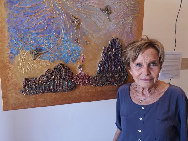 Carla Castaldo con i suoi "Frammenti d'Oro" al Castel dell'Ovo