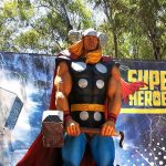 Le statue giganti dei supereroi incantano alla Mostra D’Oltremare