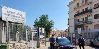 Portici, rapina cellulare a studenti fuori da scuola: arrestato un 34enne
