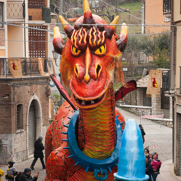Castelvetere: carri allegorici e sfilate per la 52esima edizione del Carnevale