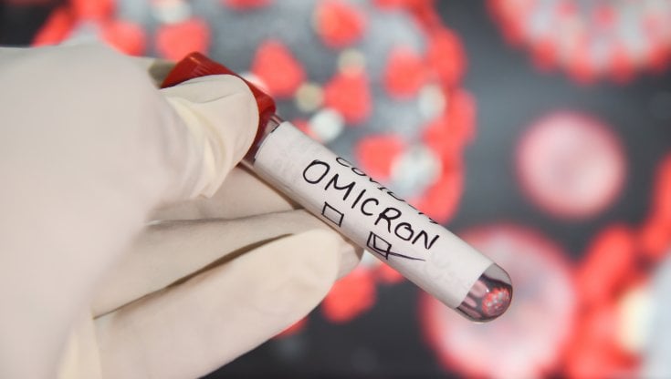 Omicron 5, più contagiosa ma meno grave: tutti i sintomi