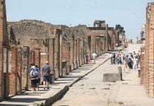 Pompei, cedimento dopo scossa ai Campi Flegrei