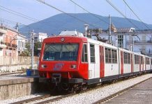 Trasporti su ferro, Campania in affanno: treni vecchi e investimenti minimi Il report Pendolaria boccia treni e investimenti in Campania