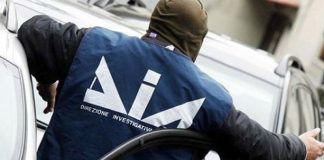 Arzano, estorsioni a commercianti per conto clan: 5 arresti