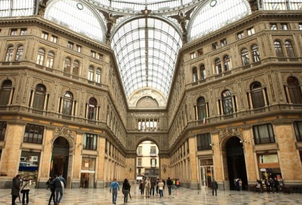 Comune di Napoli: quasi 2 milioni di euro per il restauro della pavimentazione Galleria Umberto I