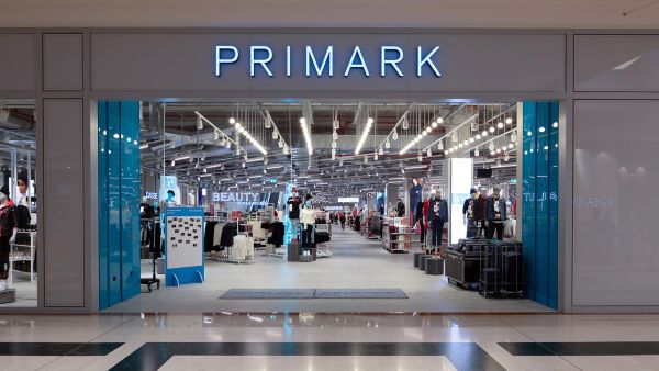 Primark, ancora lunghe file al Centro Commerciale Campania