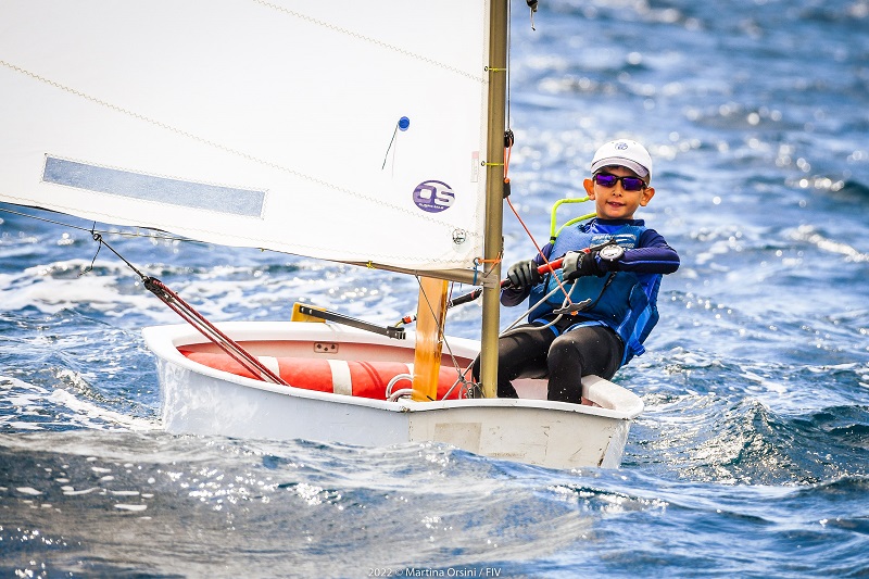 A Salerno il maltempo non ferma i campionati giovanili di vela