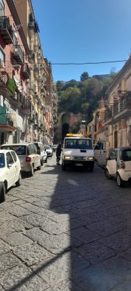 Fuorigrotta, rimosse 10 carcasse di veicoli abbandonati. Sangiovanni: "Continua cambiamento città"