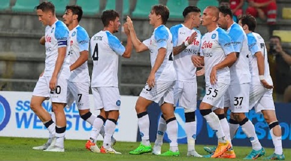 Calcio Napoli batte in amichevole il Girona 3-1 a Castel di Sangro