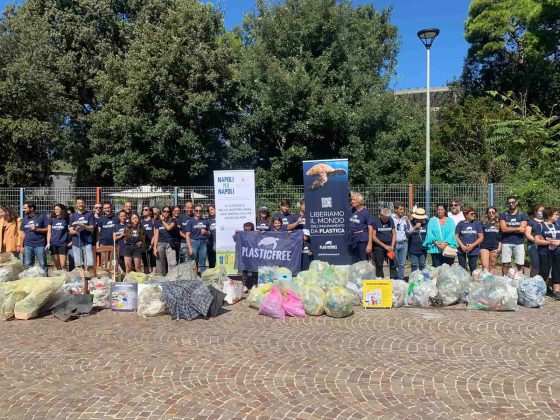 Fuorigrotta, a Piazzale Tecchio i volontari in azione per l'iniziativa "Napoli per Napoli"