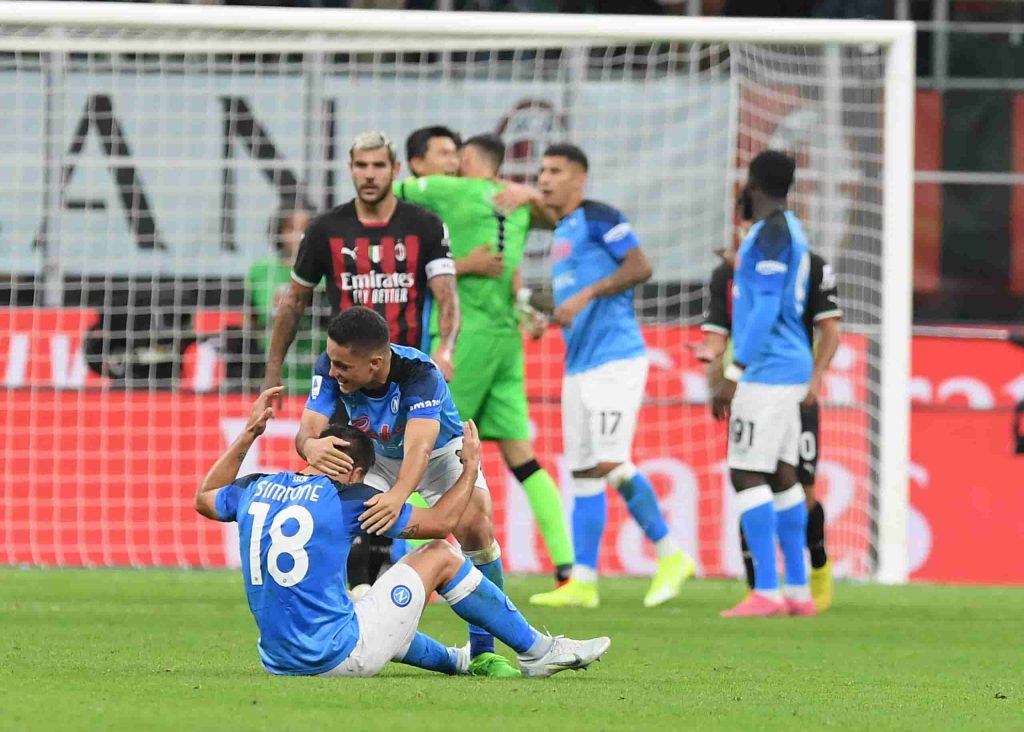 Il Calcio Napoli scrive la tesi scudetto battendo il Milan a San Siro 