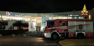 Marcianise, paura nel centro commerciale: rogo in ristorante