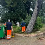 Fuorigrotta, intervento di pulizia in piazza Esedra. A Piazzale Tecchio l’iniziativa “Napoli per Napoli”