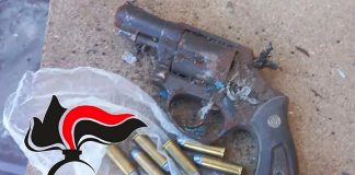 Camaldoli, ai domiciliari per violenza: scoperto con pistola