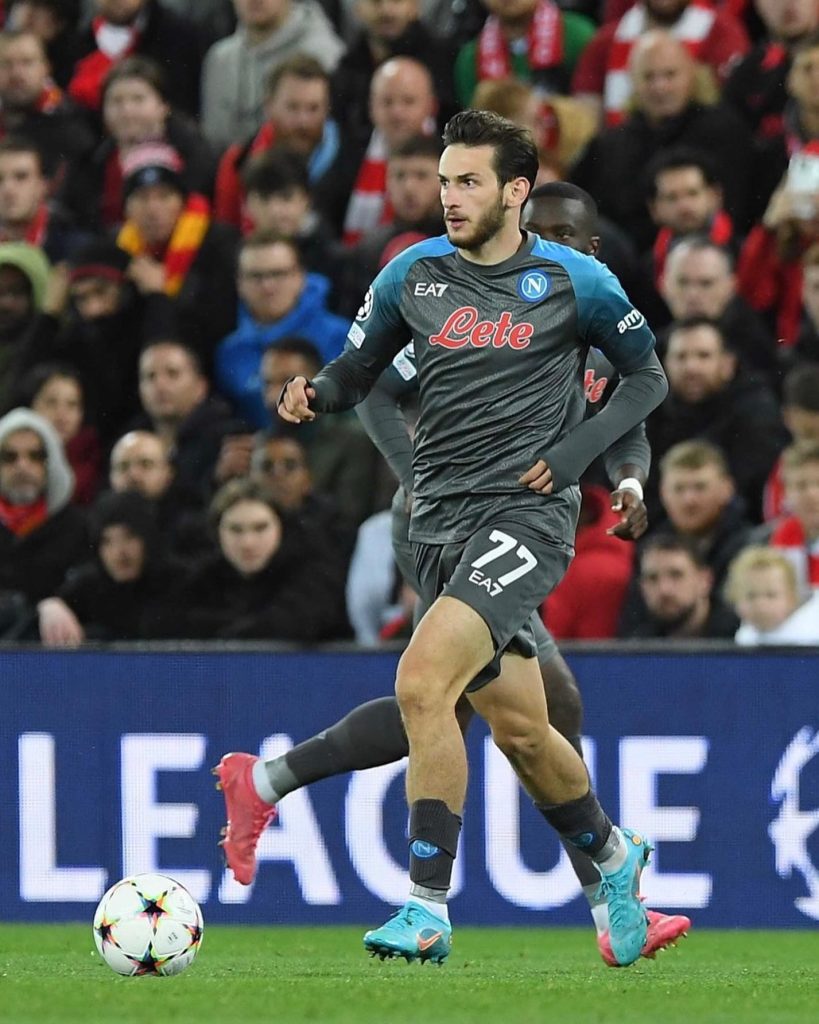 Calcio Napoli sconfitto a Liverpool 2-0 ma vince il girone di Champions Calcio Napoli sconfitto a Liverpool 2-0 ma vince il girone di Champions