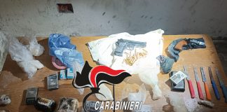 Castello di Cisterna, Acerra e Brusciano: armi e droga