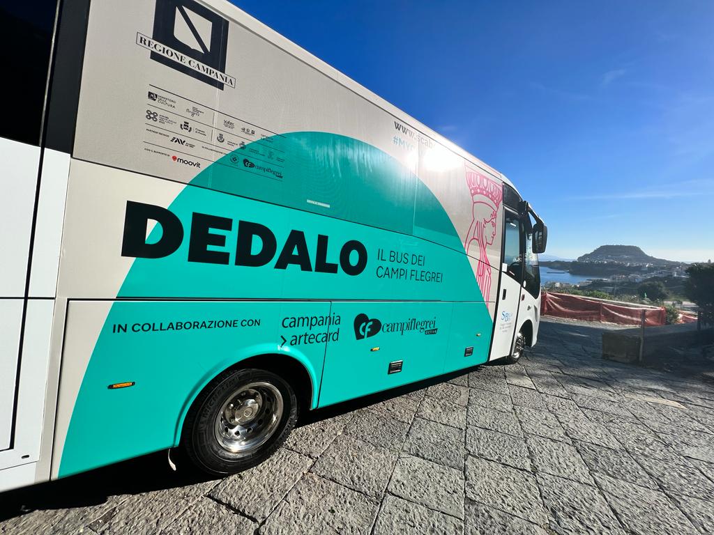 Dedalo, il servizio di bus turistici gratis per tutti i siti culturali dei Campi Flegrei