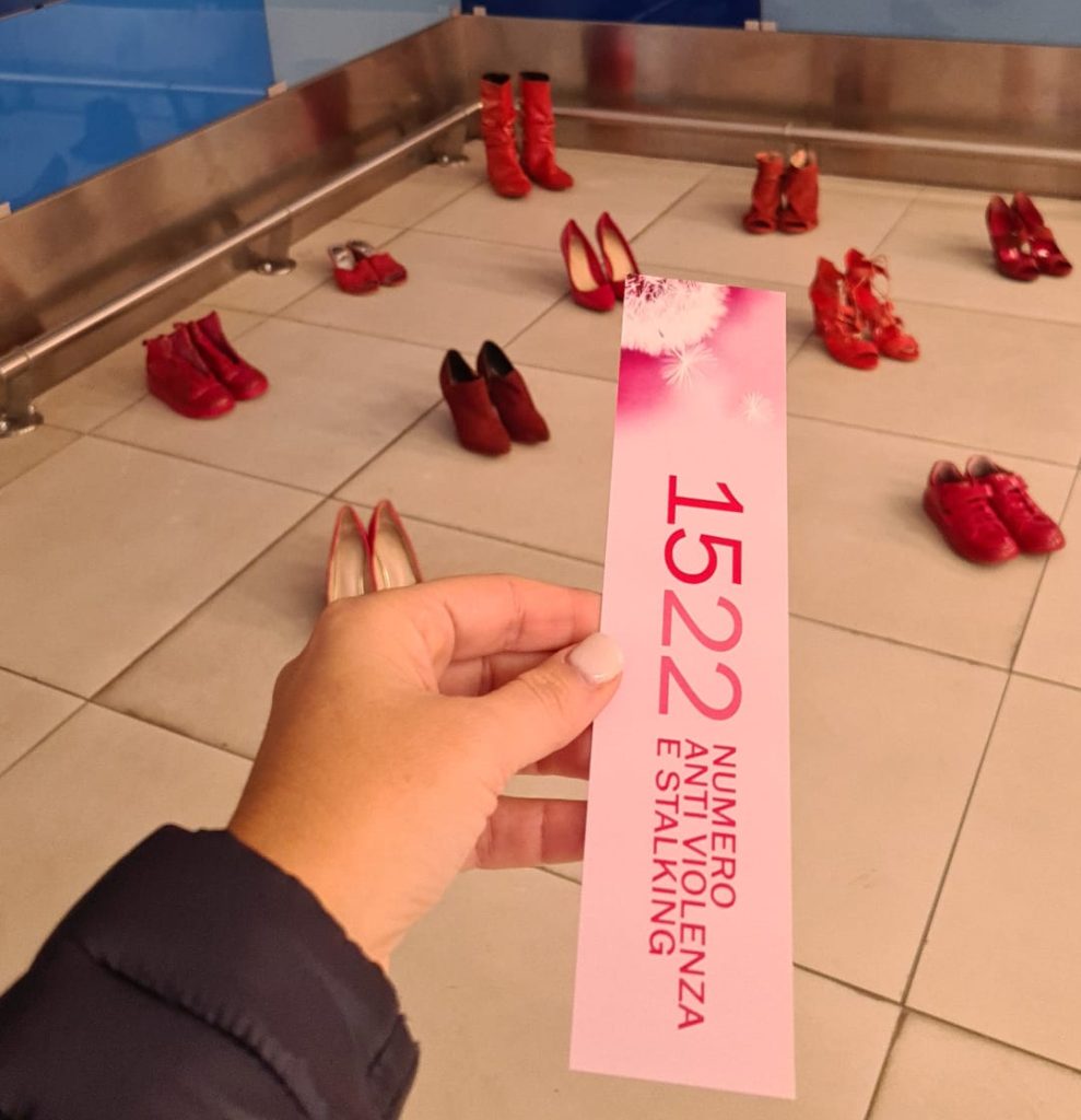 EAV promuove il numero 1522 nato per denunciare violenze