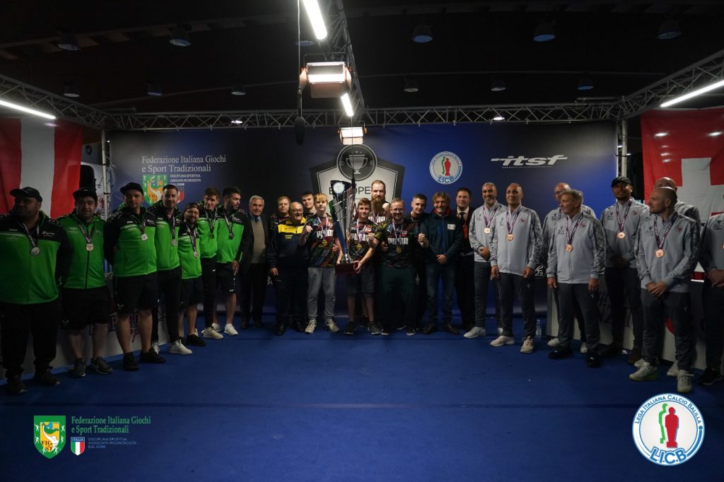 Champions League di Calcio Balilla: Quarti gli italiani del Cbn Napoli Champions League di Calcio Balilla: Quarti gli italiani del Cbn Napoli