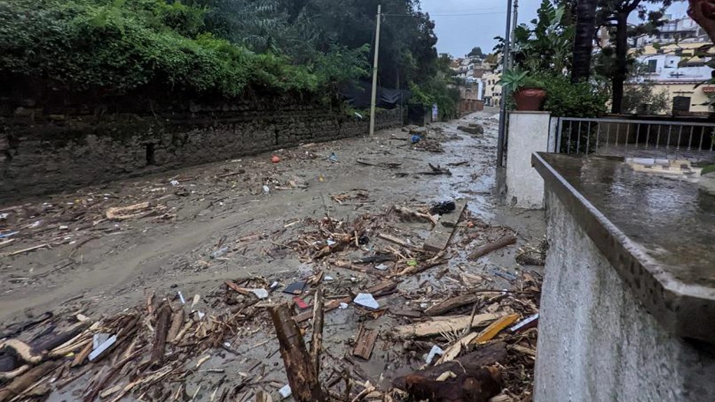 Casamicciola, denunciato trasportatore fanghi alluvione