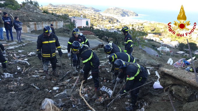 Casamicciola, si aggrava il bilancio della frana: trovati altri 3 corpi Casamicciola, si aggrava il bilancio della frana: trovati altri 3 corpi