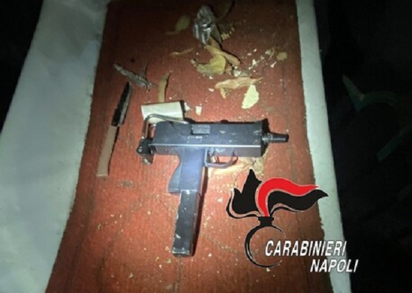 Pozzuoli, rapina market con replica pistola: fermato 28enne
