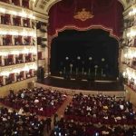 Al Teatro San Carlo continua l’Opera I Vespri siciliani di Giuseppe Verdi