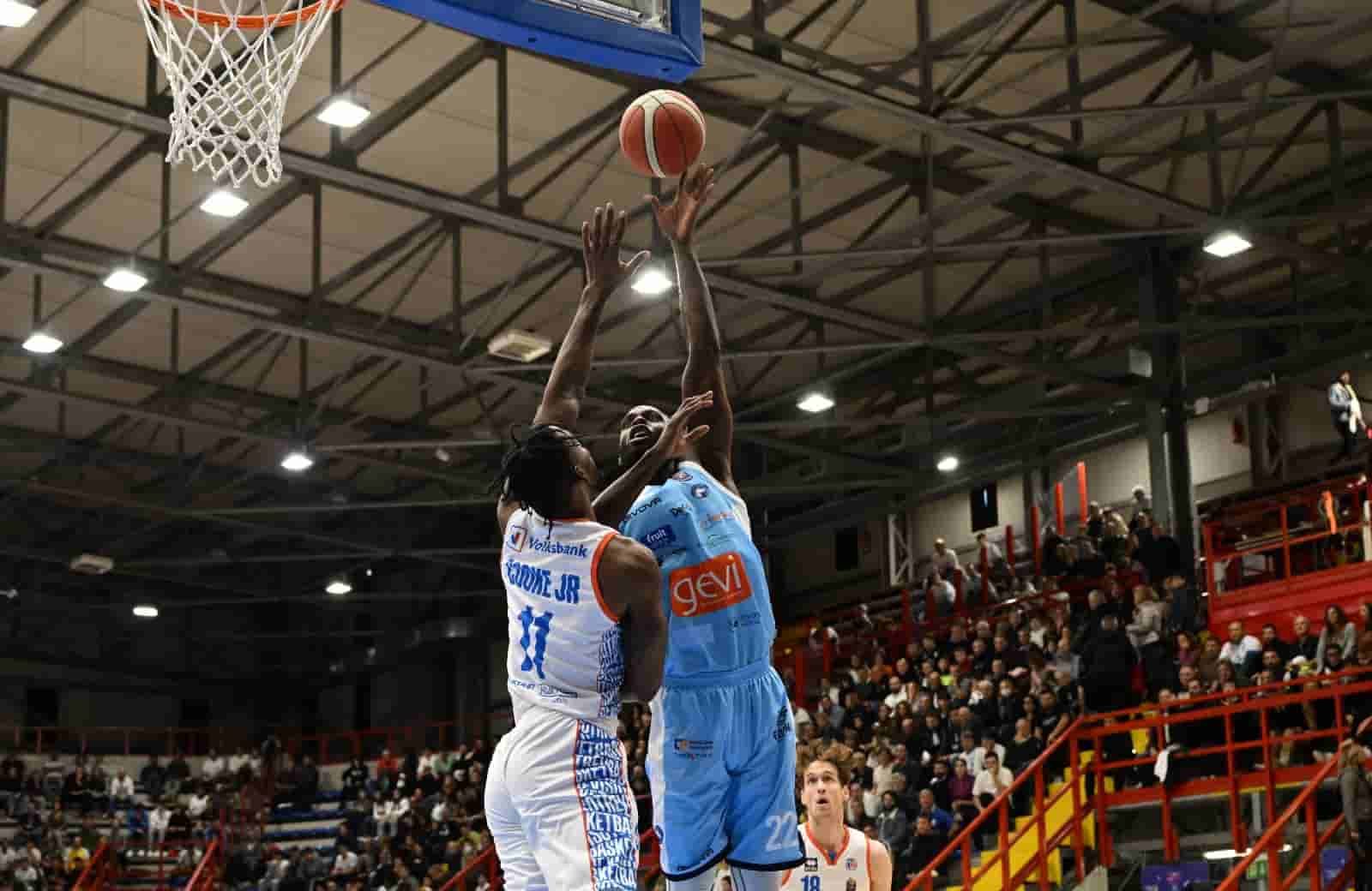 Basket, Gevi Napoli-Nutribullett Treviso 84-82