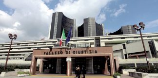 Spari contro Palazzo Giustizia a Centro Direzionale Napoli