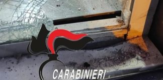 Camposano, bomba distrugge vetrata bar: denunciato 14enne