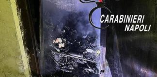 Giugliano, fiamme in palazzo: salva donna su sedia a rotelle