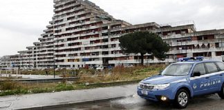 Scampia, armi e droga in uno stabile: arrestato 21enne
