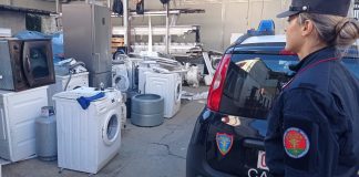 Castellammare di Stabia, cimitero rifiuti vicino fiume Sarno