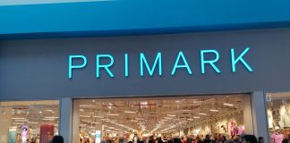 Primark al Centro Commerciale Campania, lunghe file con l'inizio dei saldi