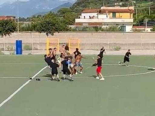 Sant'Antonio Abate, scontri durante partita calcio: 6 daspo