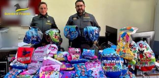 Fuorigrotta, sequestrate calze befana false del Napoli