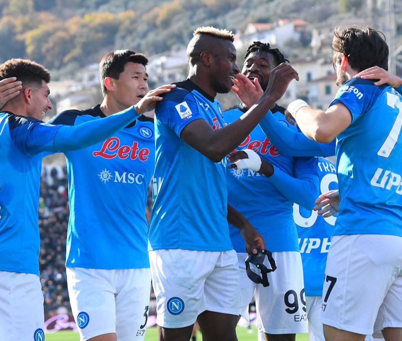 Calcio Napoli a valanga: Kvara e Osimhen abbattono lo Spezia