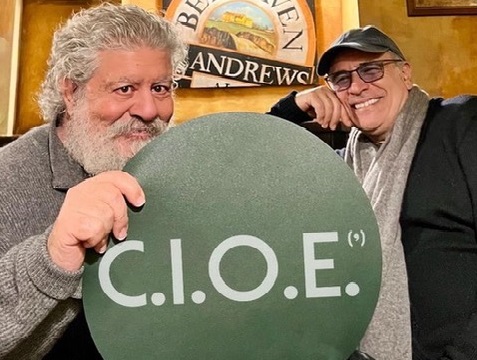 Lello Arena ed Enzo De Caro celebrano Troisi con un'accademia artistica