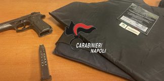 Arenella, in auto con pistola e giubbotto: scatta l'arresto