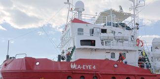 Sea Eye 4 arriva nel porto di Napoli, 106 i migranti a bordo