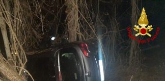 Montemarano, auto sbanda e finisce in una scarpata