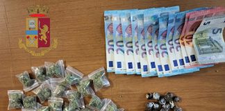 Scampia, droga nella spazzatura: pusher in manette