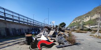 Pozzuoli, scoperta discarica abusiva di 2 ettari: 8 denunce